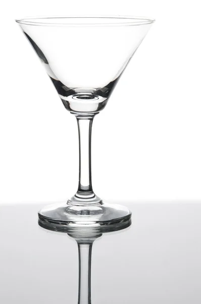 Коктейль в стакане с отражением — стоковое фото