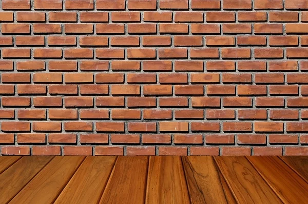 Dřevěné podlahy a brickwall pokoj — Stock fotografie