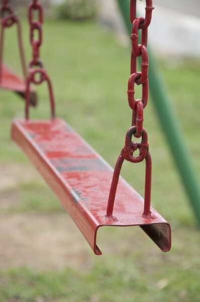 Качели в парке
