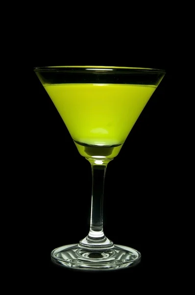 Vihreä cocktail lasilla — kuvapankkivalokuva