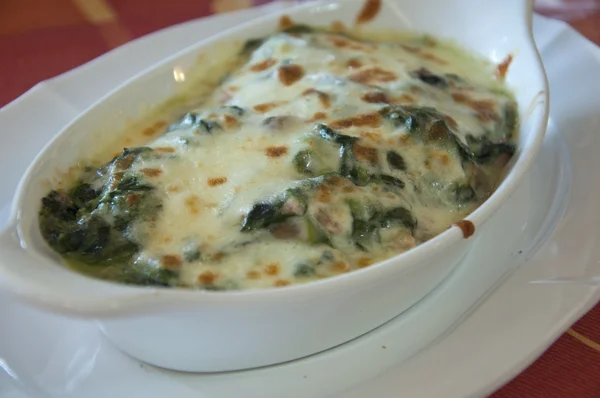 Spinach baked with cheese — Stock Photo, Image