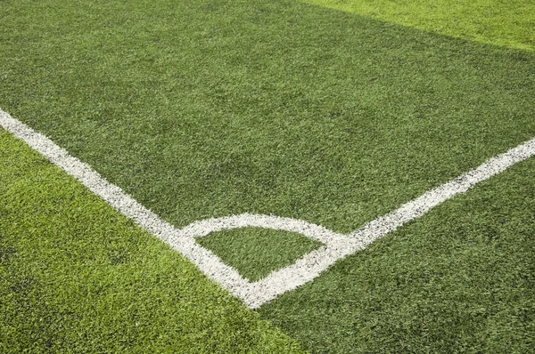 Voetbal gras veld hoek weergeven — Stockfoto