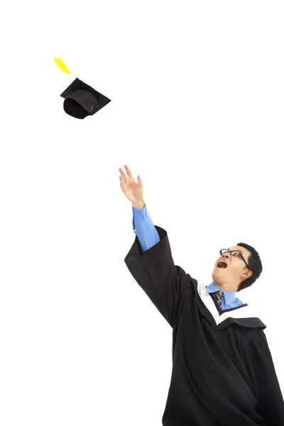 Mutlu mezun öğrenci kapağı atma — Stok fotoğraf