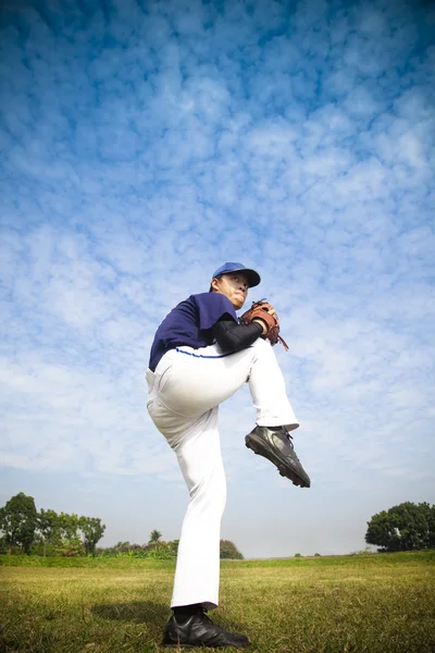 Jarro de beisebol pronto para jogar a bola — Fotografia de Stock
