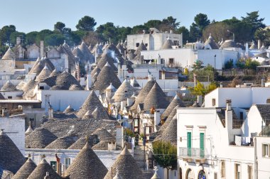 Alberobello 'nun çardağı. Puglia. İtalya..