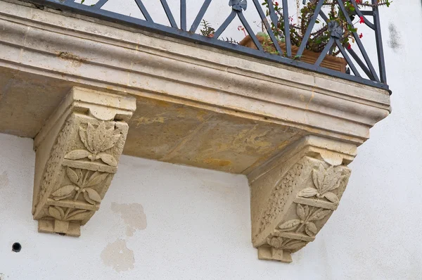 Historiska balkong. Otranto. Puglia. Italien. — Stockfoto