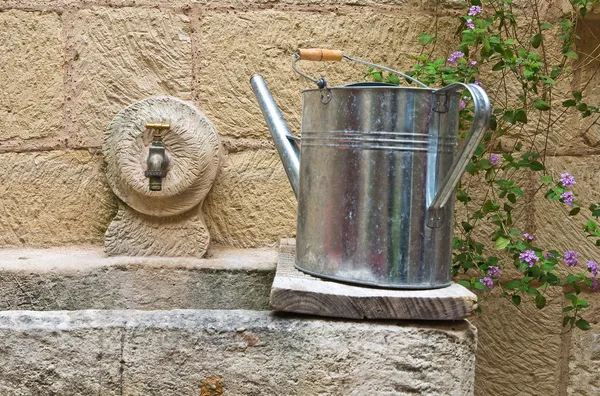 Vattenkanna på washhouse. — Stockfoto