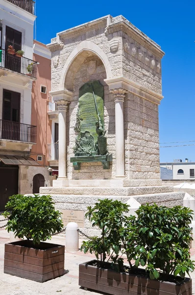 Pomnik na wyzwanie w barletta. Puglia. Włochy. — Zdjęcie stockowe