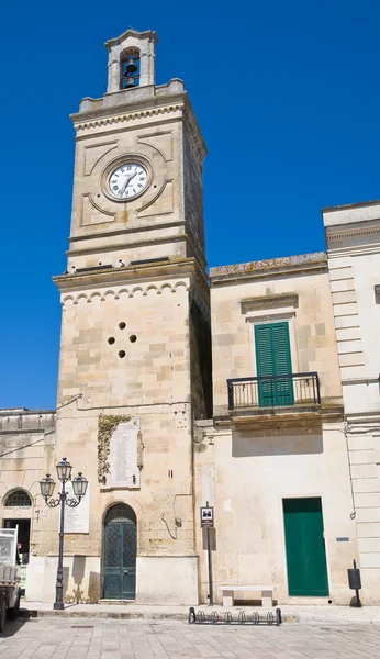 Wieża zegarowa. Castrignano de' greci. Puglia. Włochy. — Zdjęcie stockowe