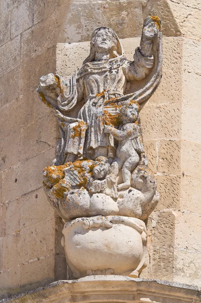 Statua in marmo. Melpignano. Puglia. Italia . — Foto Stock