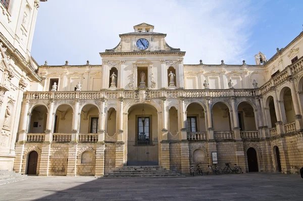 Palacio Episcopal. Lecce. Puglia. Italia . — Foto de Stock