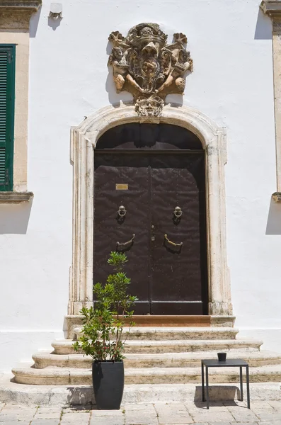 Palazzo Petrarolo. Ostuni. Puglia. Italia . — Foto Stock