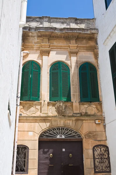 Palacio histórico. Ostuni. Puglia. Italia . —  Fotos de Stock