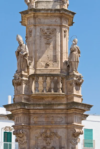 Věž svatého oronzo. Ostuni. Puglia. Itálie. — Stock fotografie