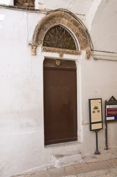 Kerk van st. giacomo van compostella. Ostuni. Puglia. Italië. — Stockfoto