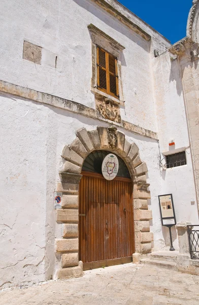 Biskupský palác. Ostuni. Puglia. Itálie. — Stock fotografie