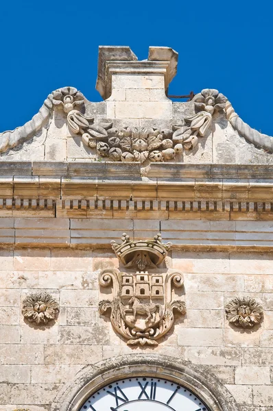 Edificio del Ayuntamiento. Ostuni. Puglia. Italia . — Foto de Stock