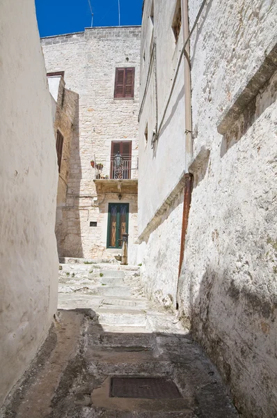 Steegje. Ostuni. Puglia. Italië. — Stockfoto