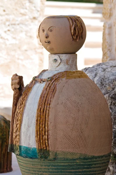 Museu de cerâmica. Castelo Episcopio. Grottaglie. Puglia. Itália . — Fotografia de Stock