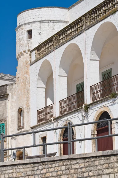 Amati palác. Cisternino. Puglia. Itálie. — Stock fotografie