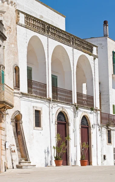 Amati palác. Cisternino. Puglia. Itálie. — Stock fotografie