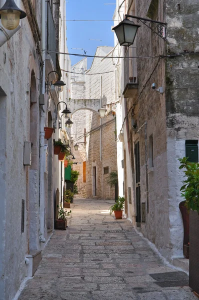 Gränd. Cisternino. Puglia. Italien. — Stockfoto