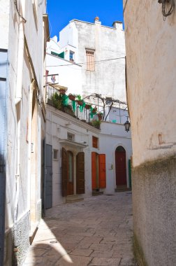 Ara sokakta. Martina Franca. Puglia. İtalya.