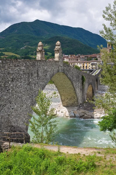 Hrbáč most. Bobbio. Emilia-Romagna. Itálie. — Stock fotografie