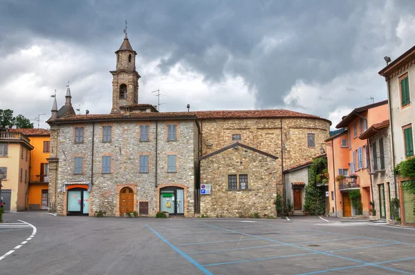 Lorenzo kostel sv. Bobbio. Emilia-Romagna. Itálie. — Stock fotografie