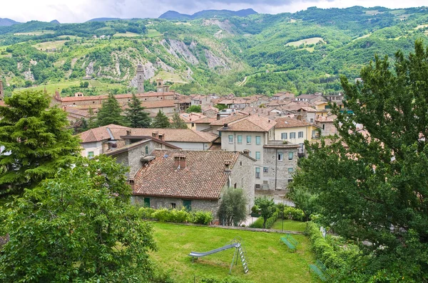 Bobbio panoramik manzaralı. Emilia-Romagna. İtalya. — Stok fotoğraf