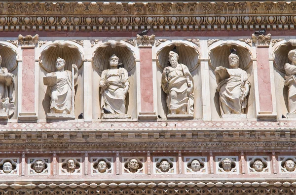 阿西西的大教堂。翁布里亚。意大利. — 图库照片