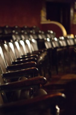 Klasik bir tiyatro boş sandalye