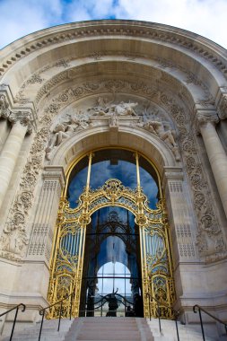 Paris'teki grand palais kapılar