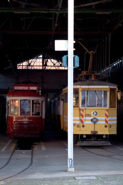 Трамвай, Лиссабон — стоковое фото