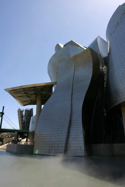 Музей Гуггенхайма в Бильбао — стоковое фото