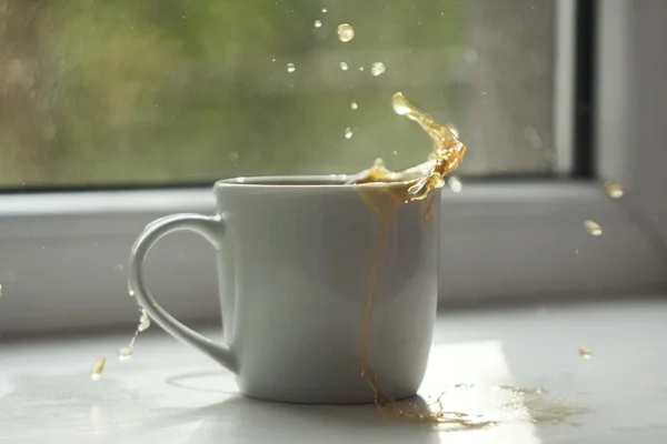 Tea splashing — Stock Photo, Image
