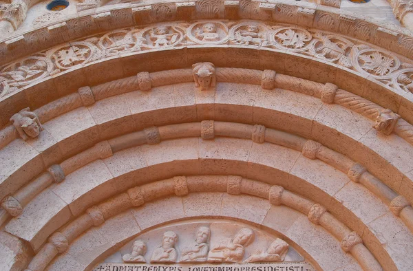 Fragment vägg prydnad antika kyrkan Italien — Stockfoto
