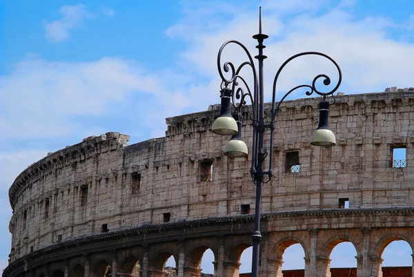 Koloseum iselliptical amfiteátru Řím, Itálie. — Stock fotografie