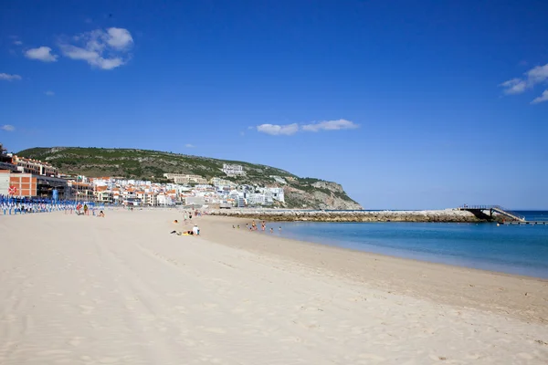 Playa en Sesimbra, Portugal — Foto de Stock