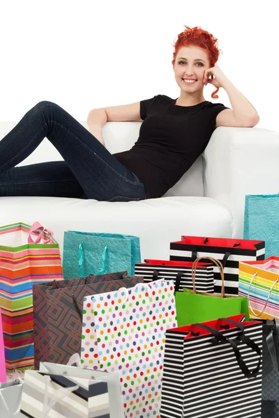 Jonge vrouwelijke en shopping tassen — Stockfoto