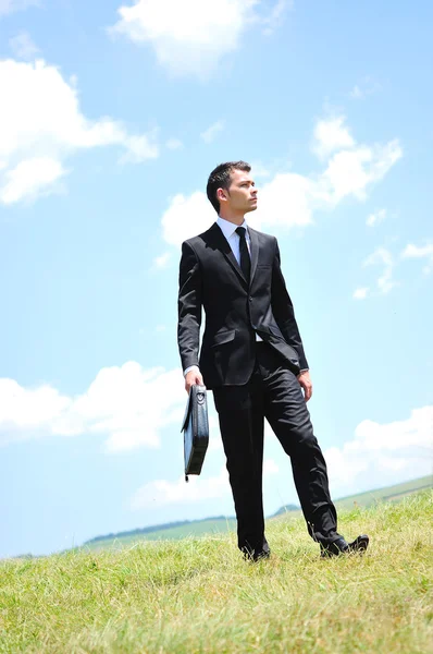 Hombre de negocios caminando —  Fotos de Stock