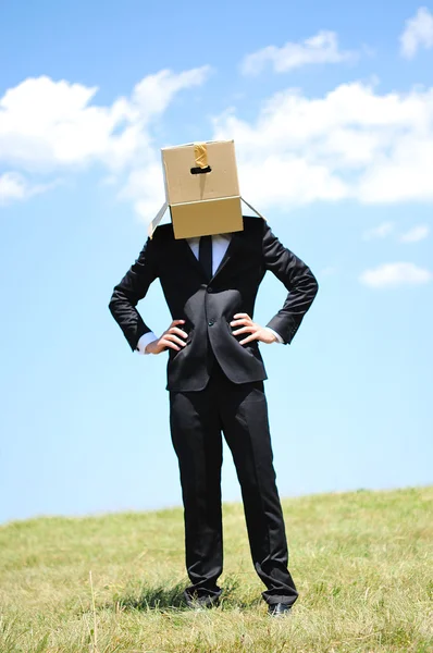 Hombre de negocios con caja en la cabeza —  Fotos de Stock