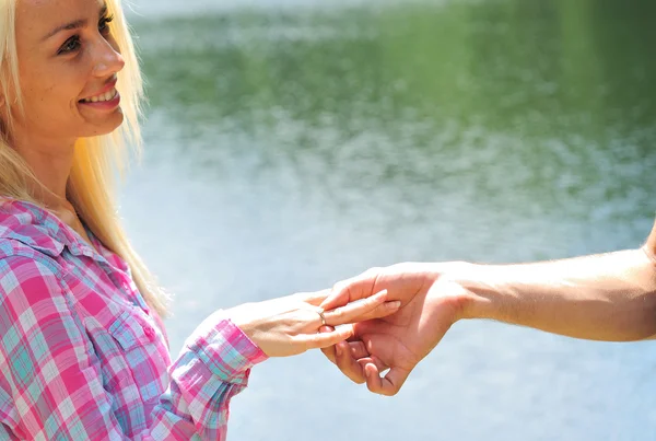 Young girl is proposed — Stock Photo, Image