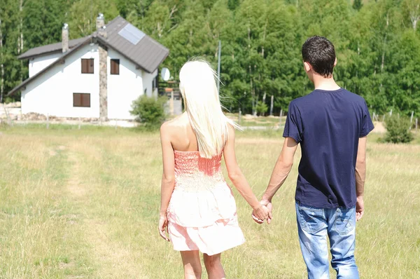 Young couple and a house — Stock Photo, Image