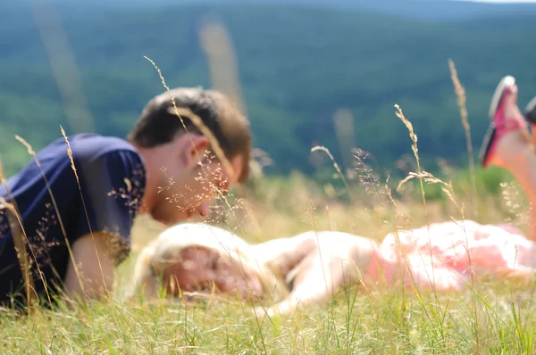 Blurred young couple in nature — Stock Photo, Image