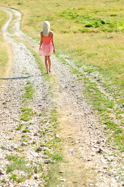 Young girl walking — Stock Photo, Image