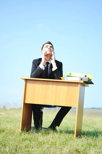 Business man at desk outside — Stock Photo, Image
