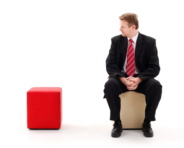 Бізнесмен, сидячи самотньо — стокове фото
