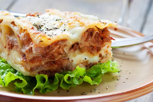 Frische hausgemachte Lasagne — Stockfoto