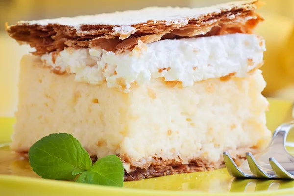Vanilla creamy cake — Stock Photo, Image